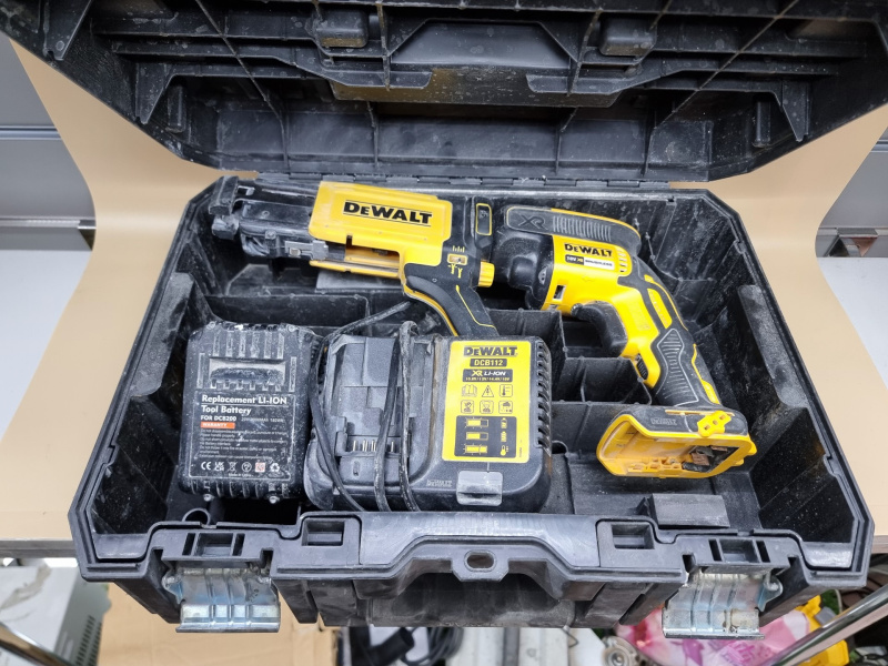 Шуруповерт Dewalt DCF620N