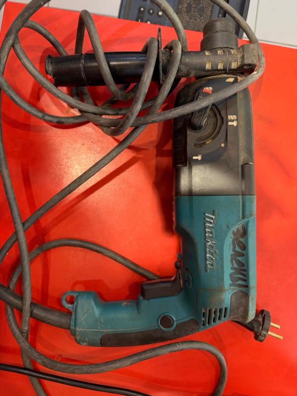 Перфоратор Makita HR2450
