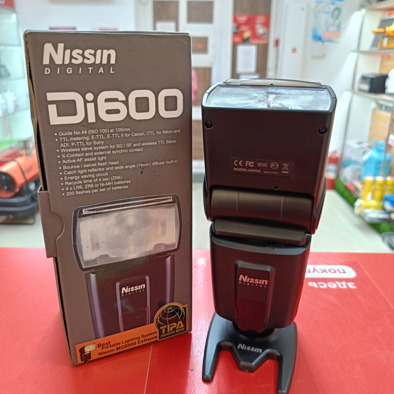 Фотовспышка  Nissin Di600
