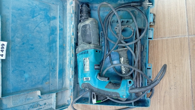 Перфоратор Makita HR2470