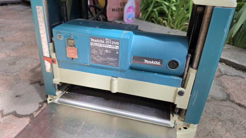 Рейсмусовый станок Makita 2012NB